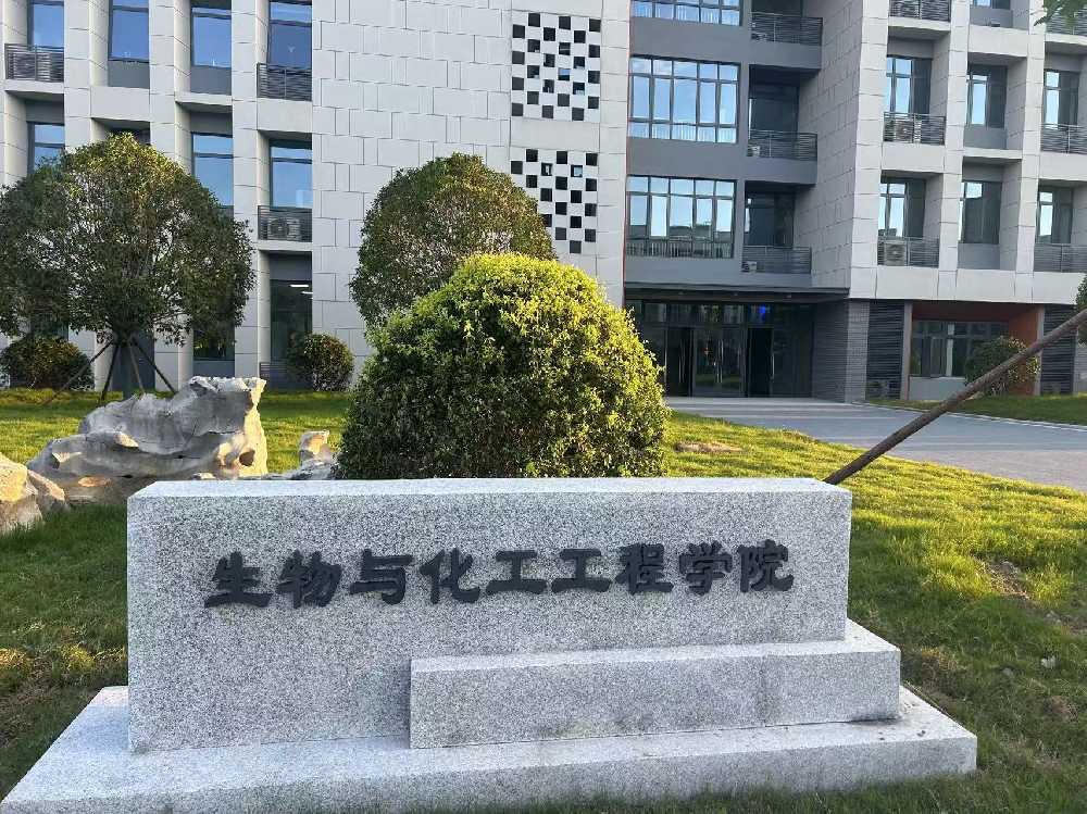 临潭县扬州职业大学体育场高杆灯项目